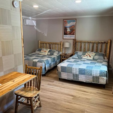 Blue Lagoon Resort Lake George Esterno foto