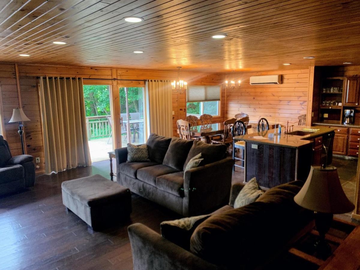 Blue Lagoon Resort Lake George Esterno foto