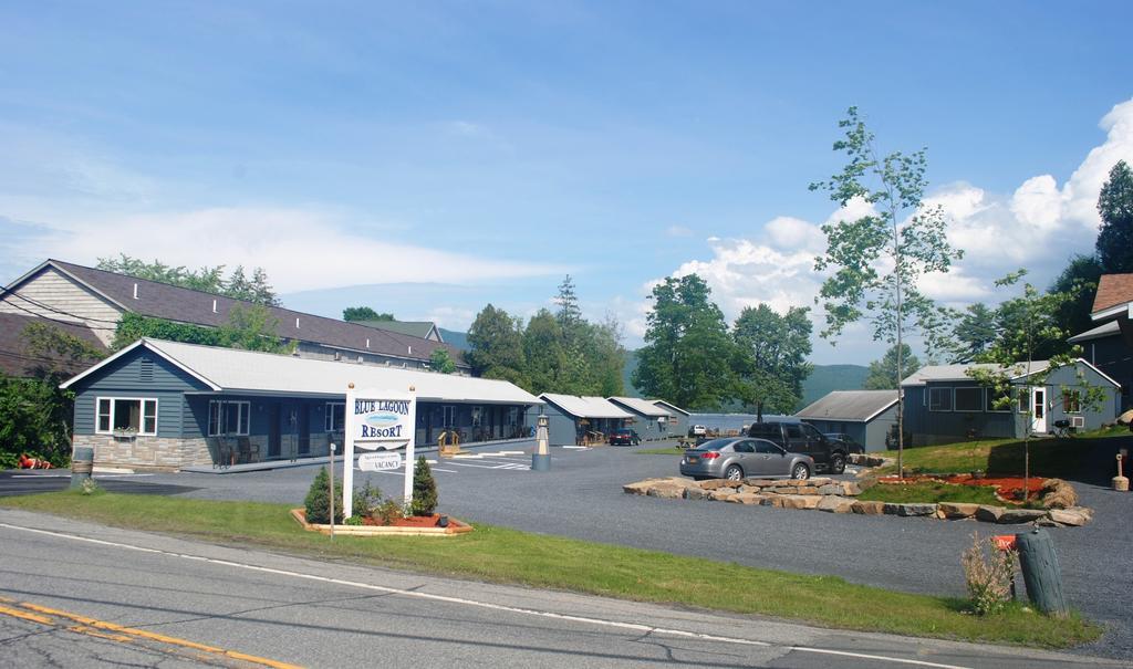Blue Lagoon Resort Lake George Esterno foto