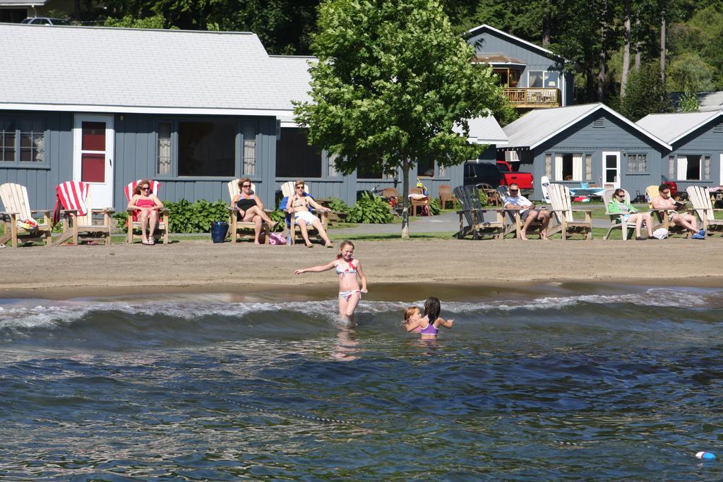 Blue Lagoon Resort Lake George Esterno foto