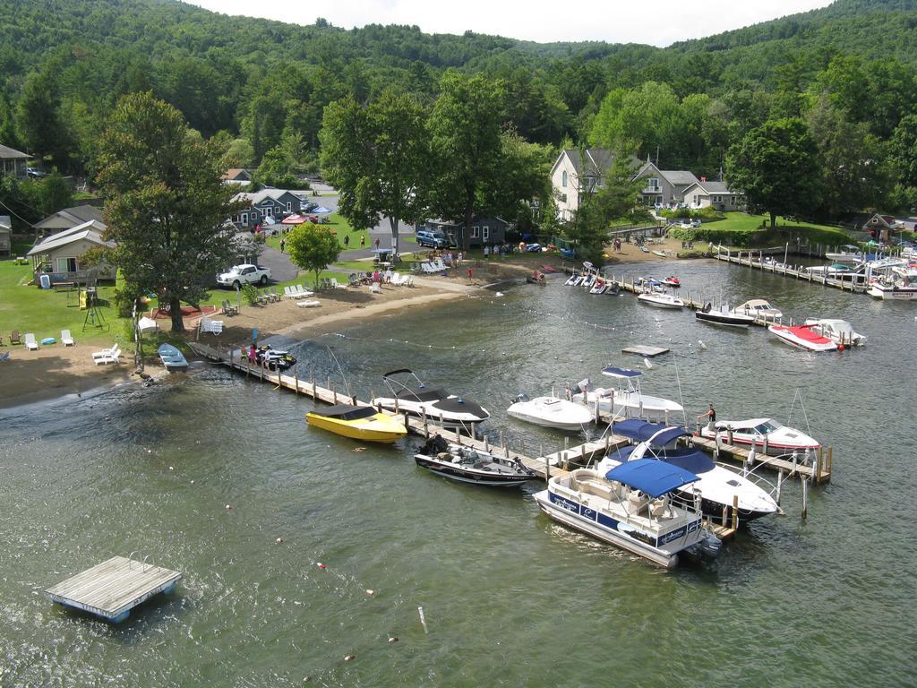 Blue Lagoon Resort Lake George Esterno foto