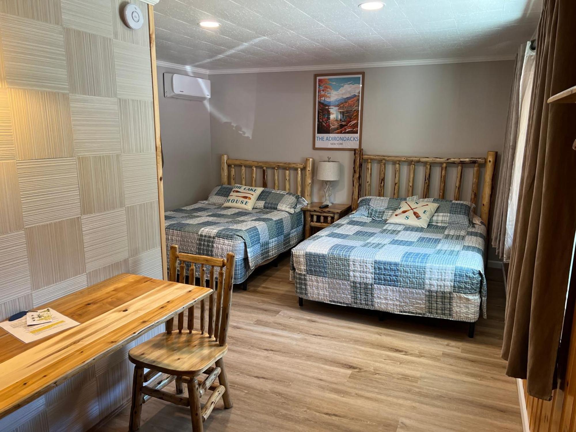 Blue Lagoon Resort Lake George Esterno foto