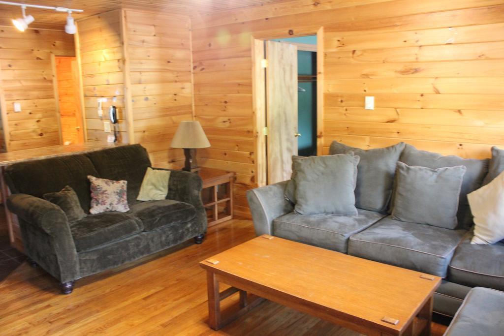 Blue Lagoon Resort Lake George Esterno foto