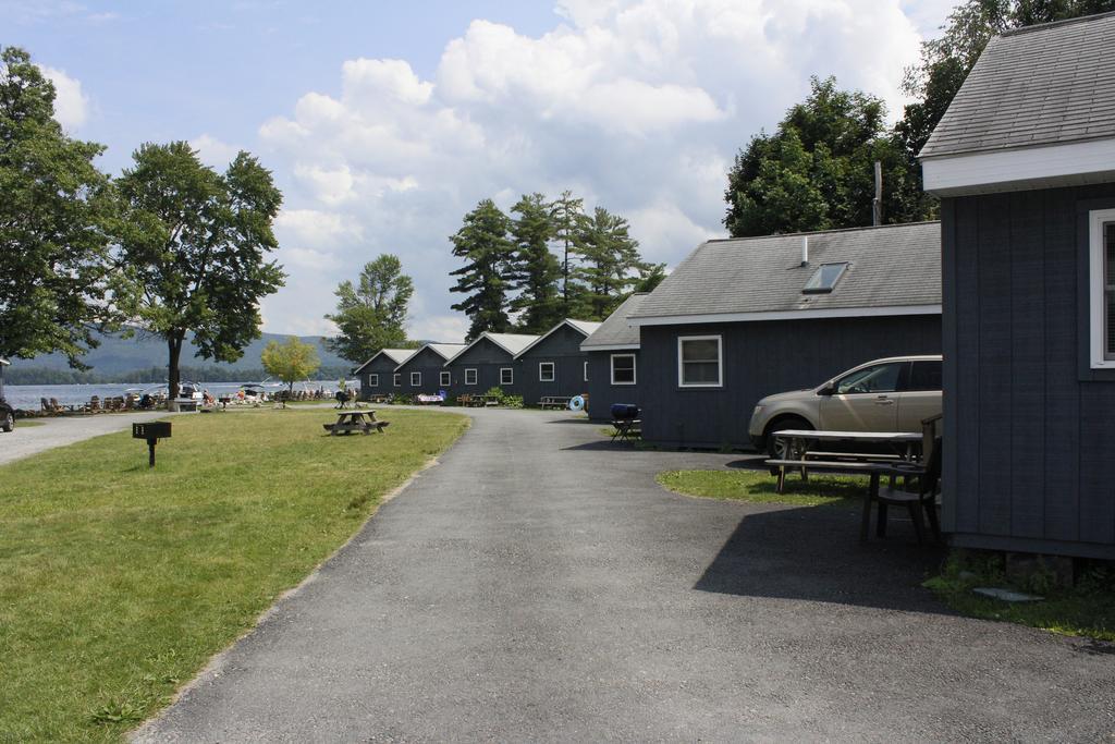 Blue Lagoon Resort Lake George Esterno foto