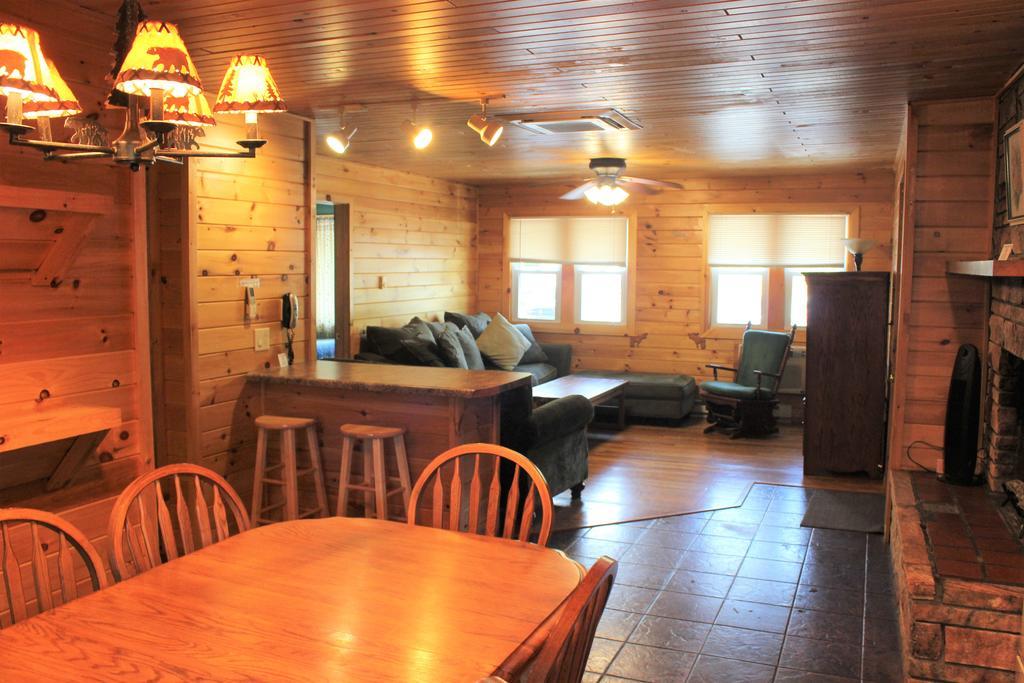 Blue Lagoon Resort Lake George Esterno foto