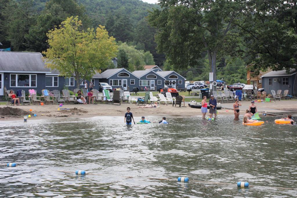 Blue Lagoon Resort Lake George Esterno foto