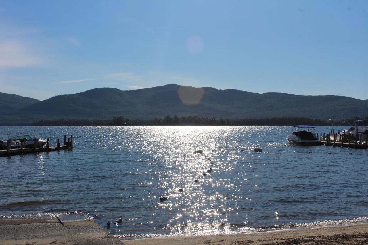 Blue Lagoon Resort Lake George Esterno foto